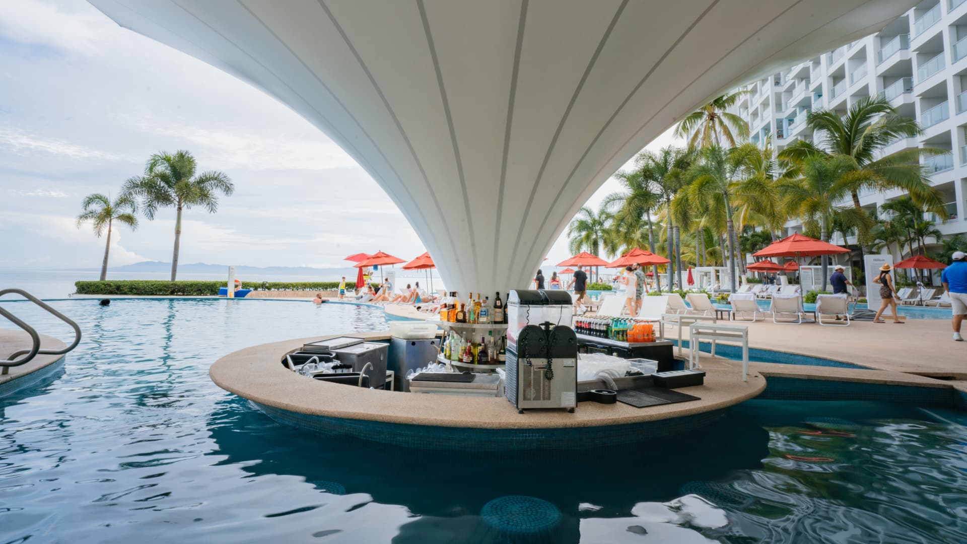 🌴✨ ¡𝗖𝗘𝗟𝗘𝗕𝗥𝗔𝗠𝗢𝗦 𝟯 𝗔𝗡̃𝗢𝗦 𝗩𝗜𝗔𝗝𝗔𝗡𝗗𝗢 𝗖𝗢𝗡𝗧𝗜𝗚𝗢! 🎉 Este verano, escápate a Hilton Vallarta Riviera 🌊☀️ — foto 26
