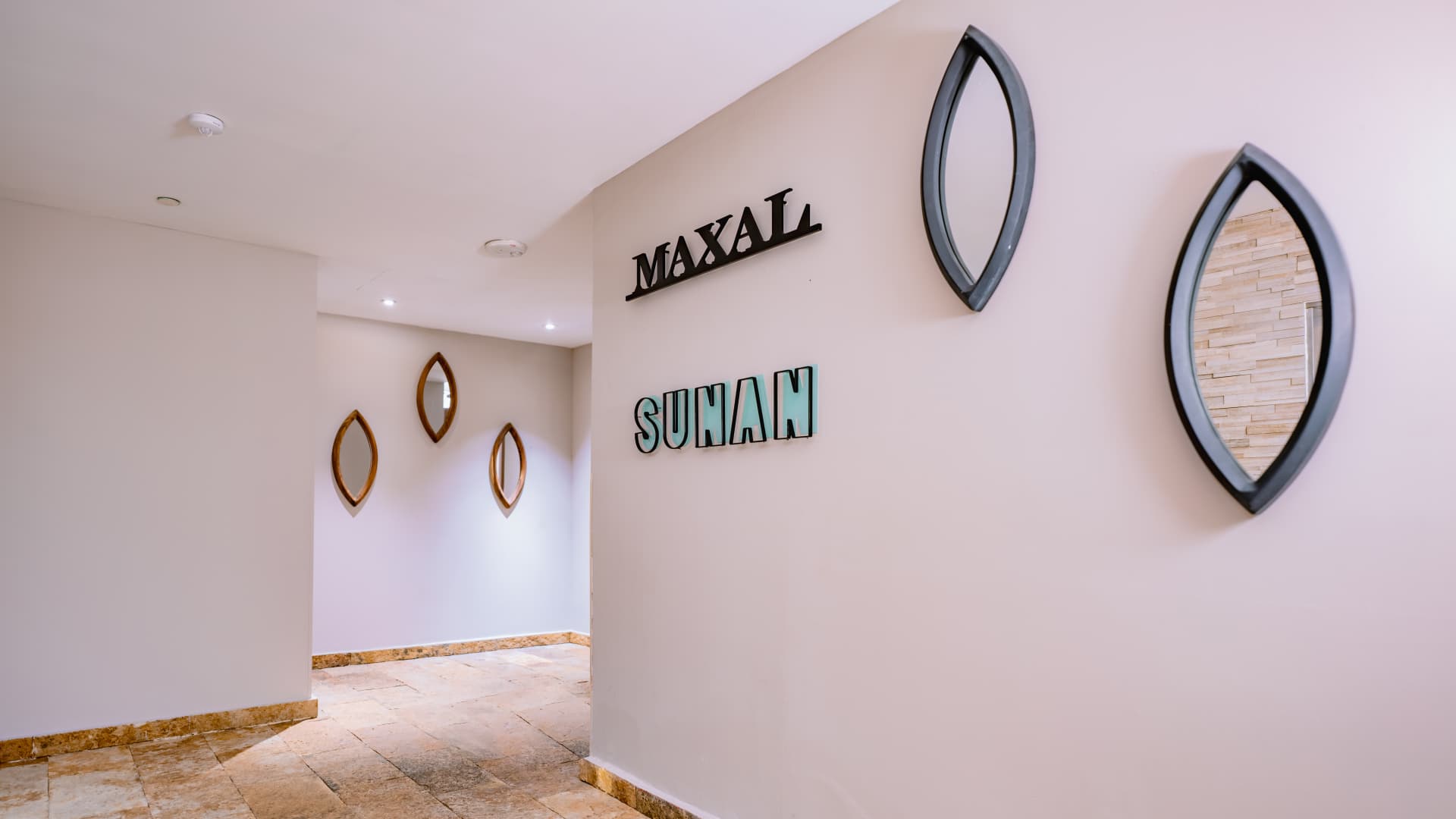🌴✨ ¡𝗖𝗘𝗟𝗘𝗕𝗥𝗔𝗠𝗢𝗦 𝟯 𝗔𝗡̃𝗢𝗦 𝗩𝗜𝗔𝗝𝗔𝗡𝗗𝗢 𝗖𝗢𝗡𝗧𝗜𝗚𝗢! 🎉 Este verano, escápate a Hilton Vallarta Riviera 🌊☀️ — foto 20