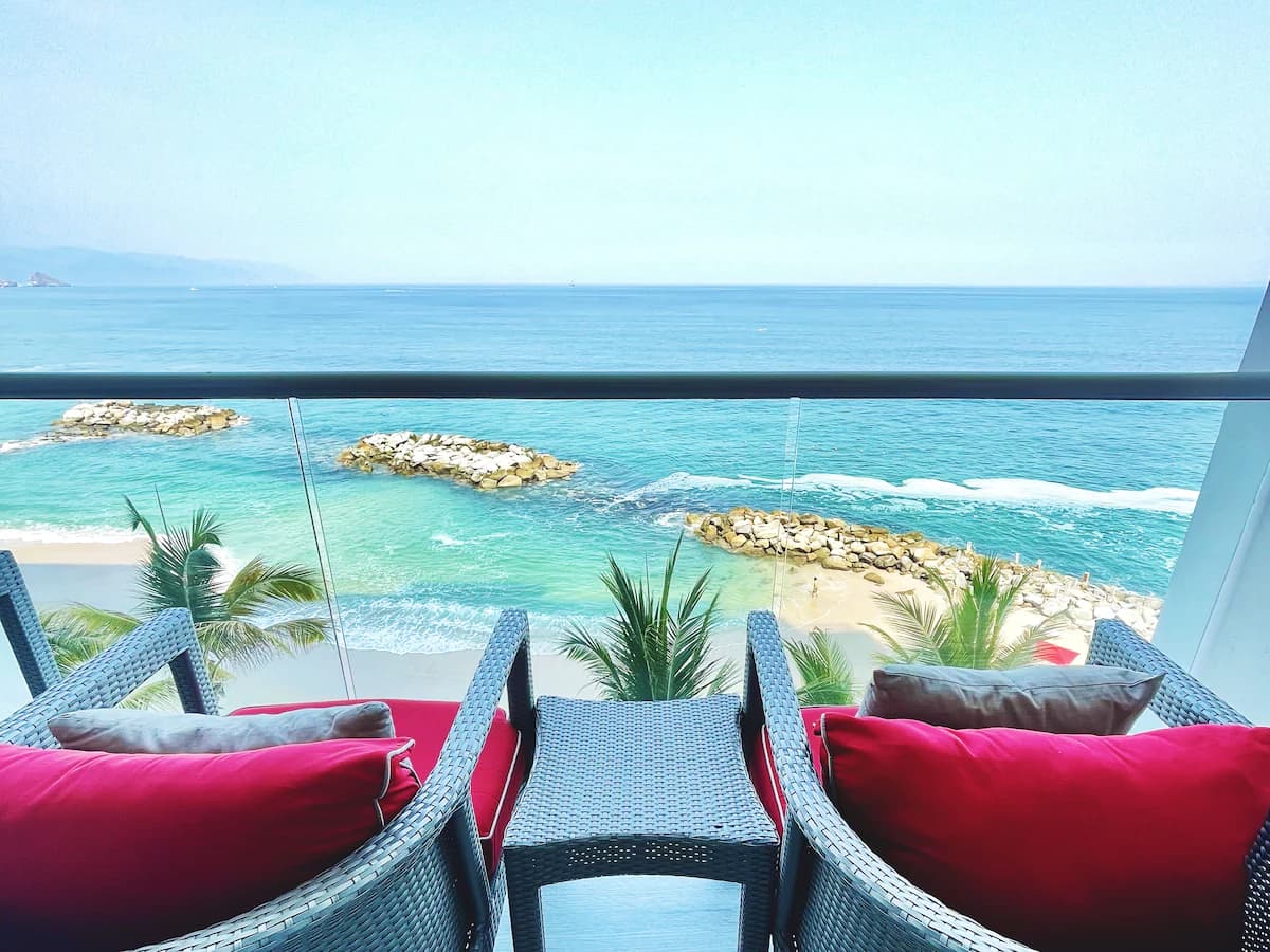 🌴✨ ¡𝗖𝗘𝗟𝗘𝗕𝗥𝗔𝗠𝗢𝗦 𝟯 𝗔𝗡̃𝗢𝗦 𝗩𝗜𝗔𝗝𝗔𝗡𝗗𝗢 𝗖𝗢𝗡𝗧𝗜𝗚𝗢! 🎉 Este verano, escápate a Hilton Vallarta Riviera 🌊☀️ — foto 6